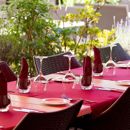Logis Hotel-Restaurant Le Chene Vert Сен-Пурсен-сюр-Сьюль Екстер'єр фото