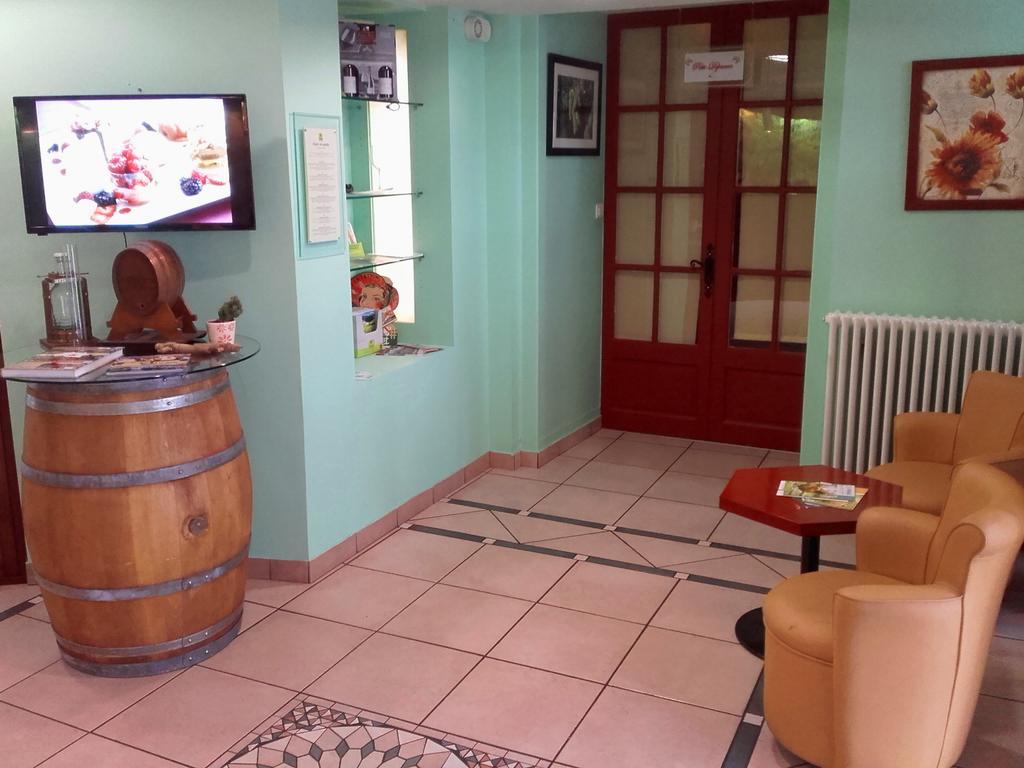 Logis Hotel-Restaurant Le Chene Vert Сен-Пурсен-сюр-Сьюль Екстер'єр фото